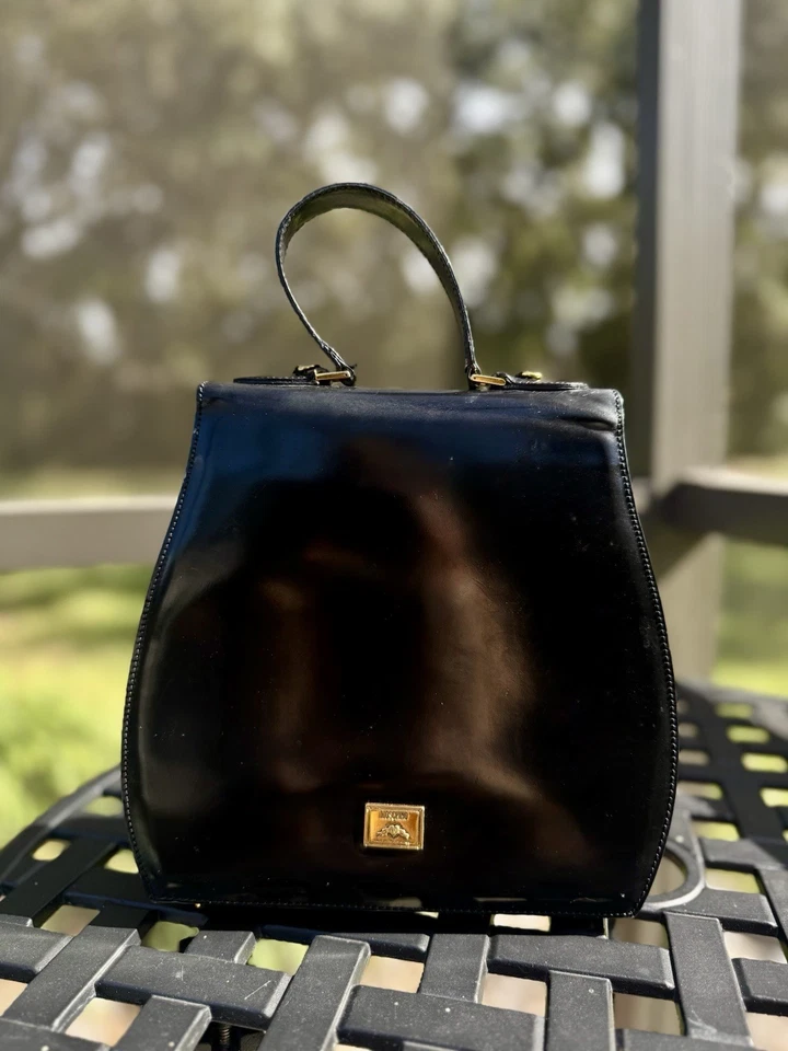 Bolso de mano Moschino de charol negro de colección con cierre de labios dorado - Hecho en Italia Foto 3 de 4