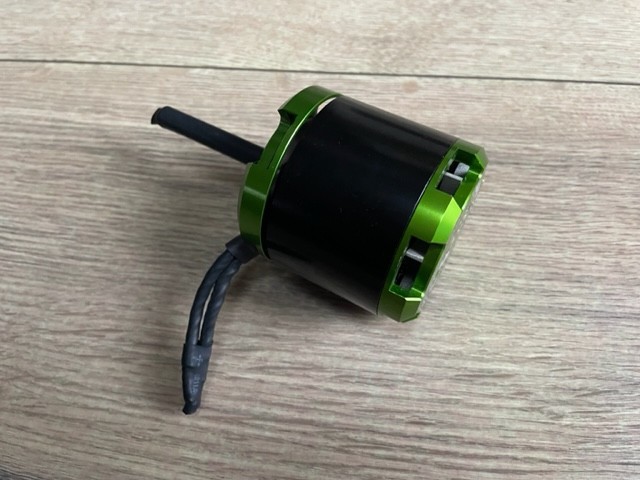 Moteur Brushless 440kV Savox 800 Class BSM6364 pour Vol 3D Hélicoptère