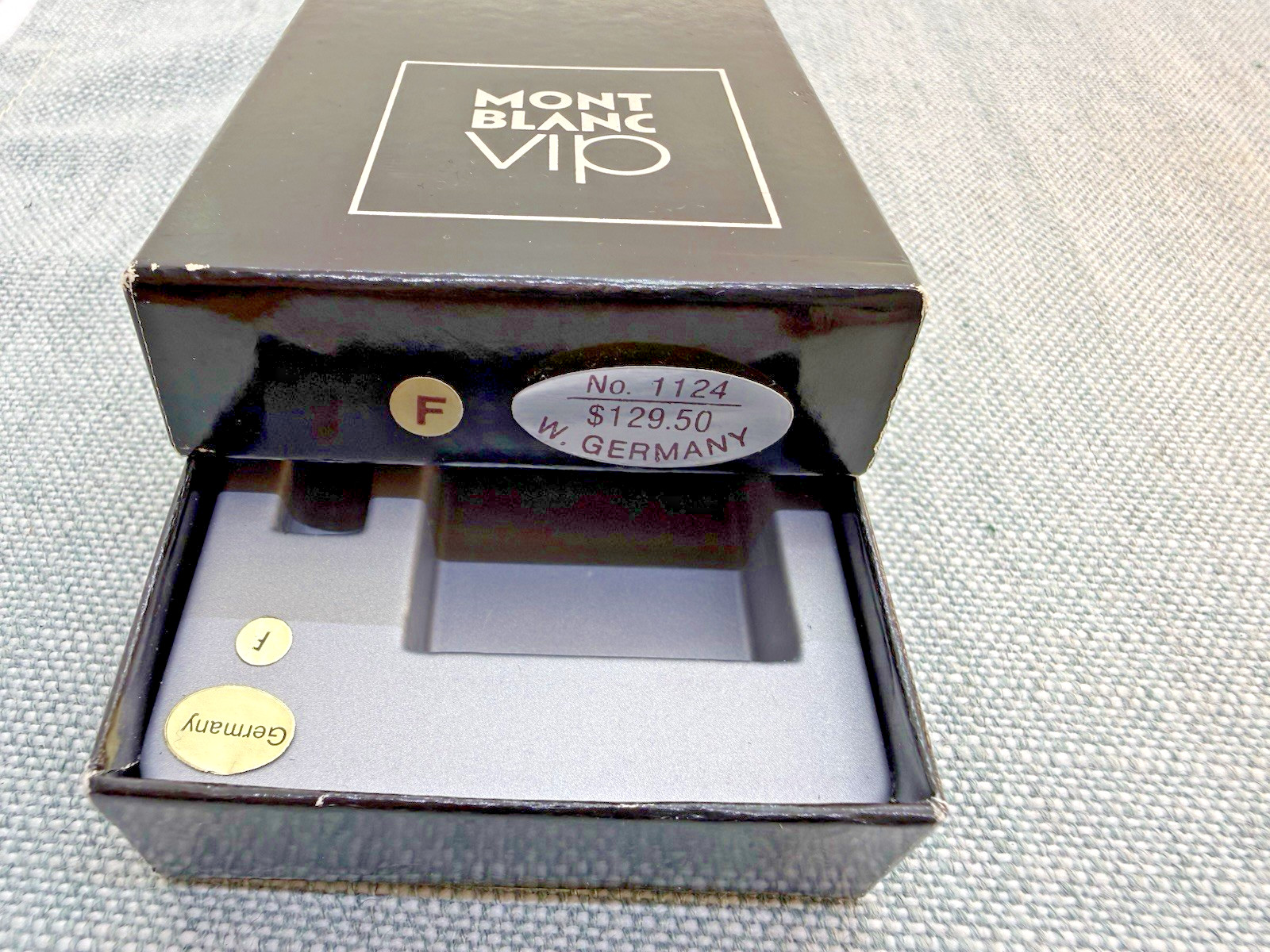 Montblanc 1124 VIP Noblesse Matte Black Fountain Pen F WG 14K & Rollerball Set