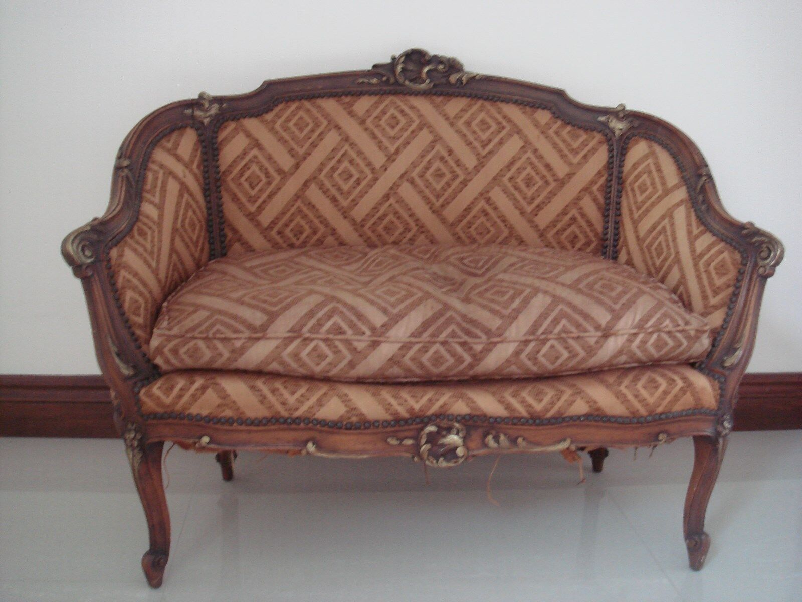 Louis XV Style Settee Early1900's, made of Walnut, Horse Hair & Springs. 