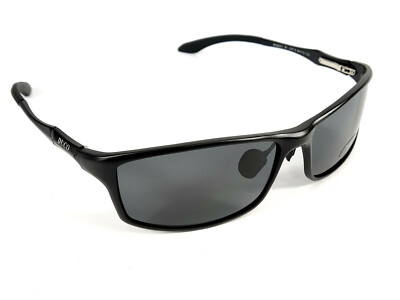 DUCO Herren Autofahren Golf polarisiertes schwarzes Gestell graue Gläser Metall UV Sonnenbrille 
