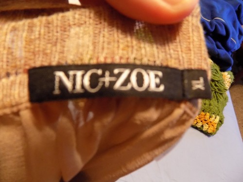 Women's NIC & ZOE Top Deep V Neck Size XL Tan Silk New - Picture 4 of 5