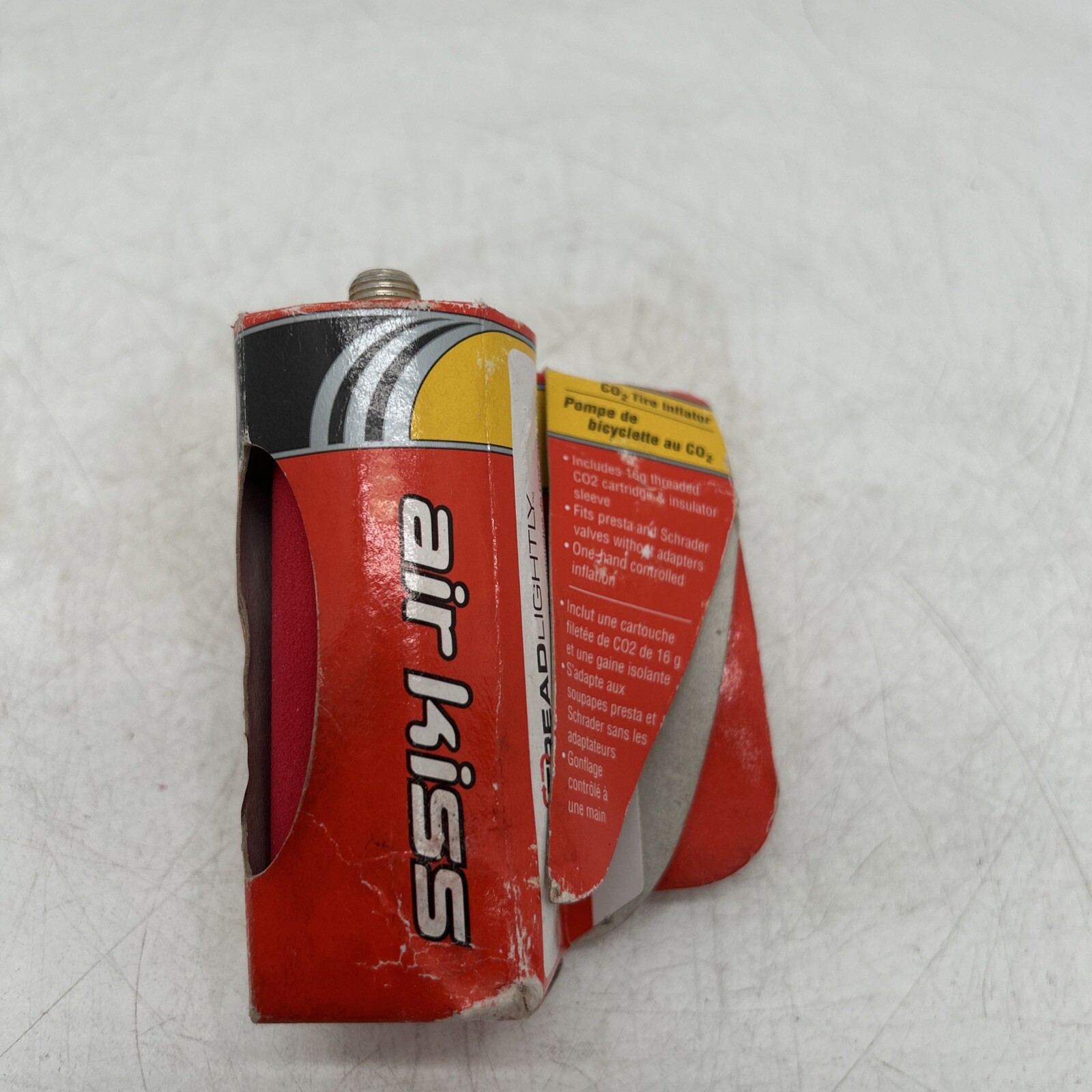 Planet Bike Air Kiss CO2 Inflator: Includes 16g Threaded Cartridge Sleeve J63