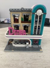 LEGO Creator Expert: Downtown Diner (10260) 99% Complete