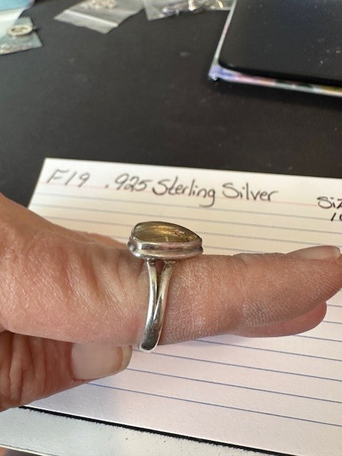 .925 Sterling Silver Ring featuring a Triangulare… - image 2