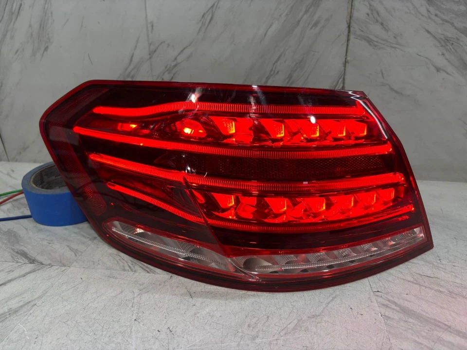 2014-2016 MERCEDES BENZ E350 E550 OUTER TAIL LIGHT OEM LEFT SIDE LED A2129061303 - Image 2 of 4