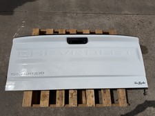2020-2026 Chevy Silverado 1500 Factory Tailgate Summit White Oem Manual Handle 2020-2026 Chevy Silverado 1500 Factory Tailgate Summit White Oem Manual Handle