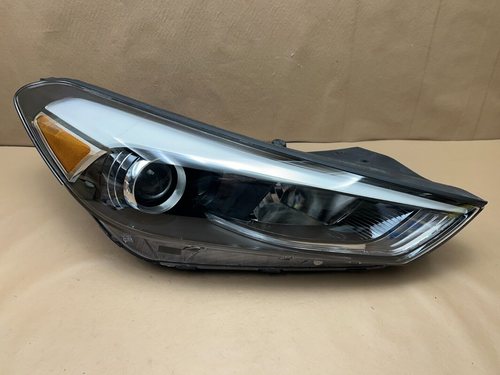 2016-2018 HYUNDAI TUCSON RIGHT PASSENGER SIDE RH HEADLIGHT HALOGEN OEM 92102-D3