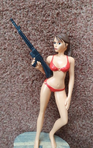 41 Lara Croft Figure sexy red bikini M16 Tomb Raider statue baignade interdite - Picture 10 of 10