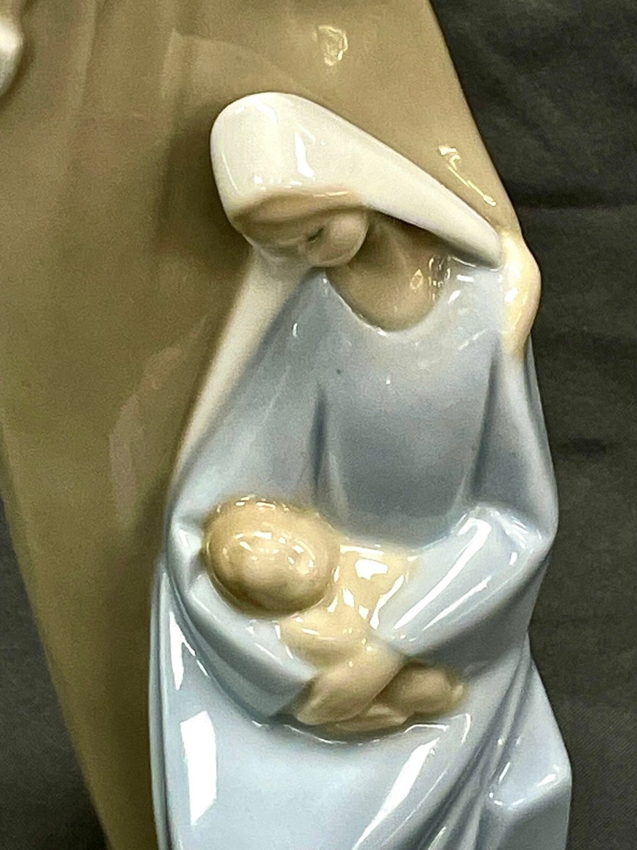 リヤドロ LLADRO 聖家族　#4585 LLADRO 4585 THE HOLY FAMILY PORCELAIN FIGURINE NATIVITY