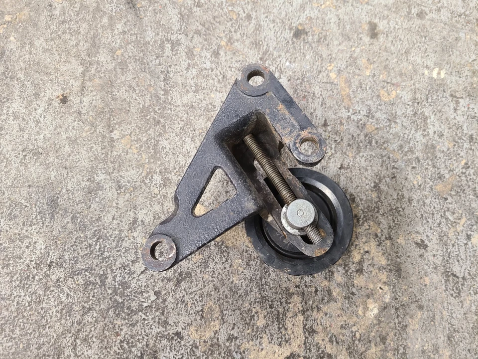 Soporte tensor y polea compresor aire acondicionado Toyota Supra MK3 1986-1988 7MGE  Foto 4 de 4