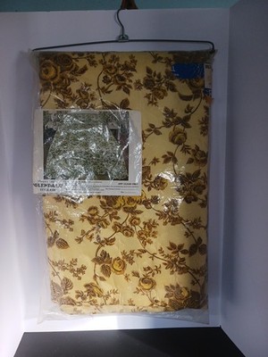 Glendale Puffed Quilted Bedspread. Vintage. Rose Design.  Full Size.