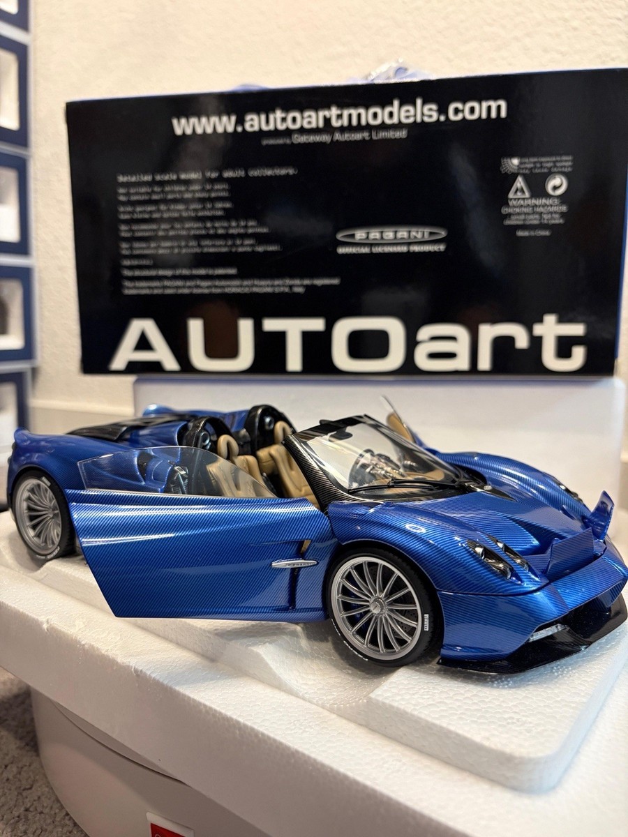 AUTOart 1:18 Pagani Huayra Roadster Blu Tricolore Carbon Fiber