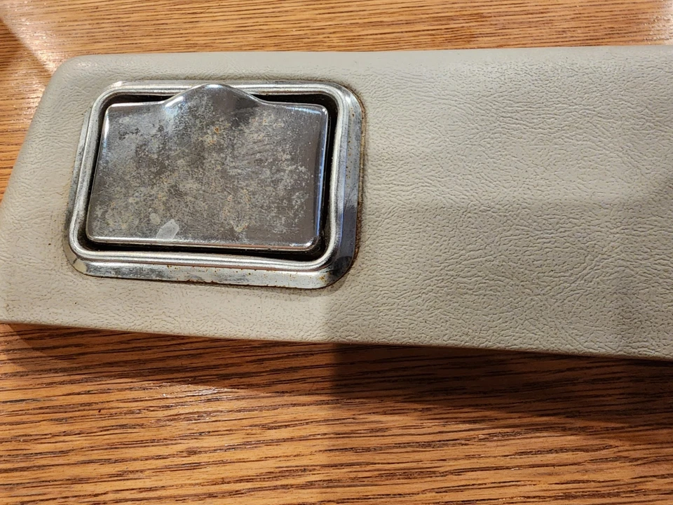 Chevrolet Caprice Delta 88 1977-1985 conductor izquierdo reposabrazos almohadilla 2 puertas solamente Foto 3 de 4