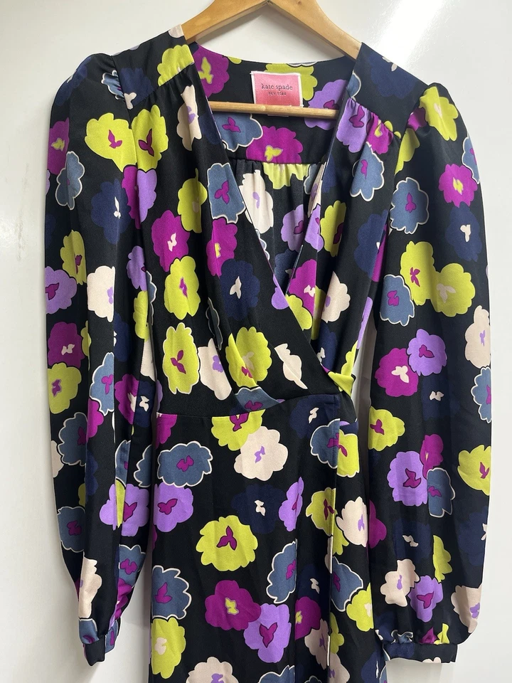 Vestido envolvente Kate Spade New York Winter Garden Midi en negro estampado floral talla 6 Foto 3 de 4