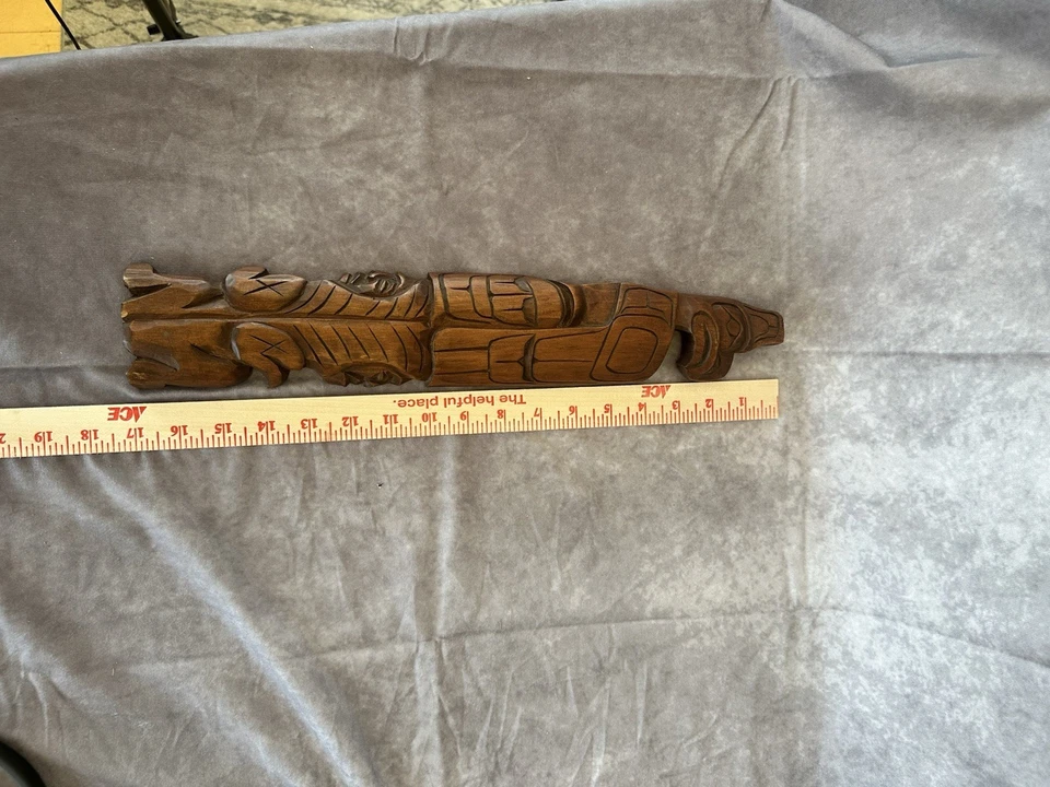 Talla de cedro NW, tallada a mano, firmada Foto 2 de 4