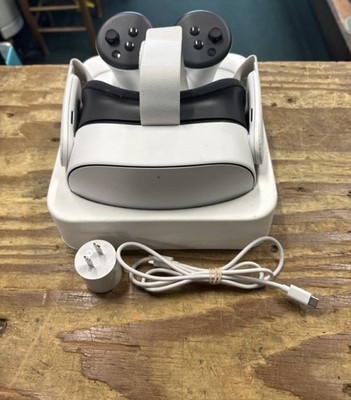 Meta oculus 3S 128gb with Bobo VR Headset , Controllers and charging cable 