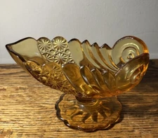 L.G. Wright glass Daisy & Button Amber nautilus shell shaped bowl on pedestal