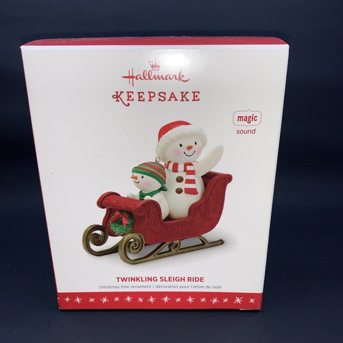 Hallmark Keepsake Ornament Twinkling Sleigh Ride 2016 con Magic Sound - Nuevo en caja - Imagen 2 de 11