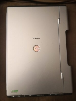 Canon CanoScan LiDE 600F Flachbettscanner mit Kleinbildfilm/Negativadapter USB 2.0