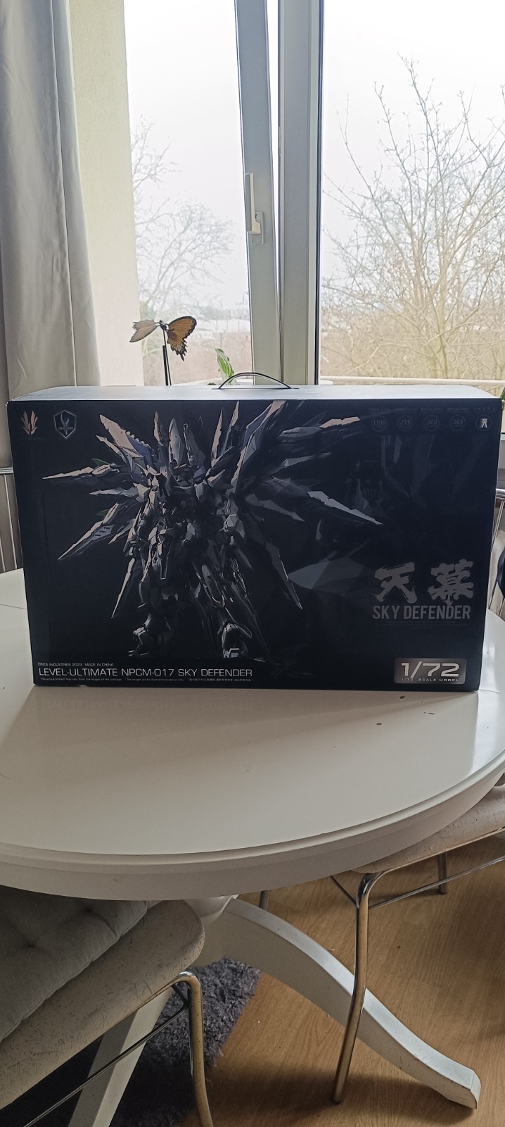Einta Industries Sky Defender 1/72 pour créer un diorama mecha lumineux rare