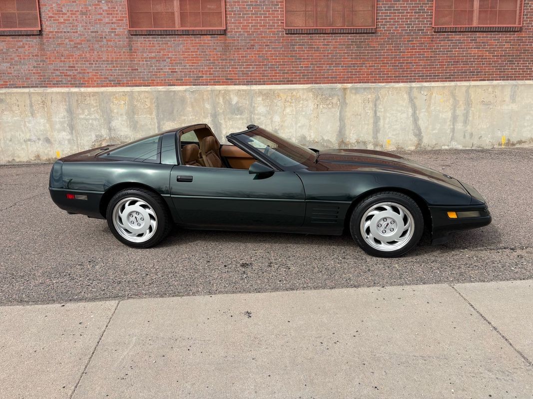 1991 Green Chevrolet Corvette   | C4 Corvette Photo 3