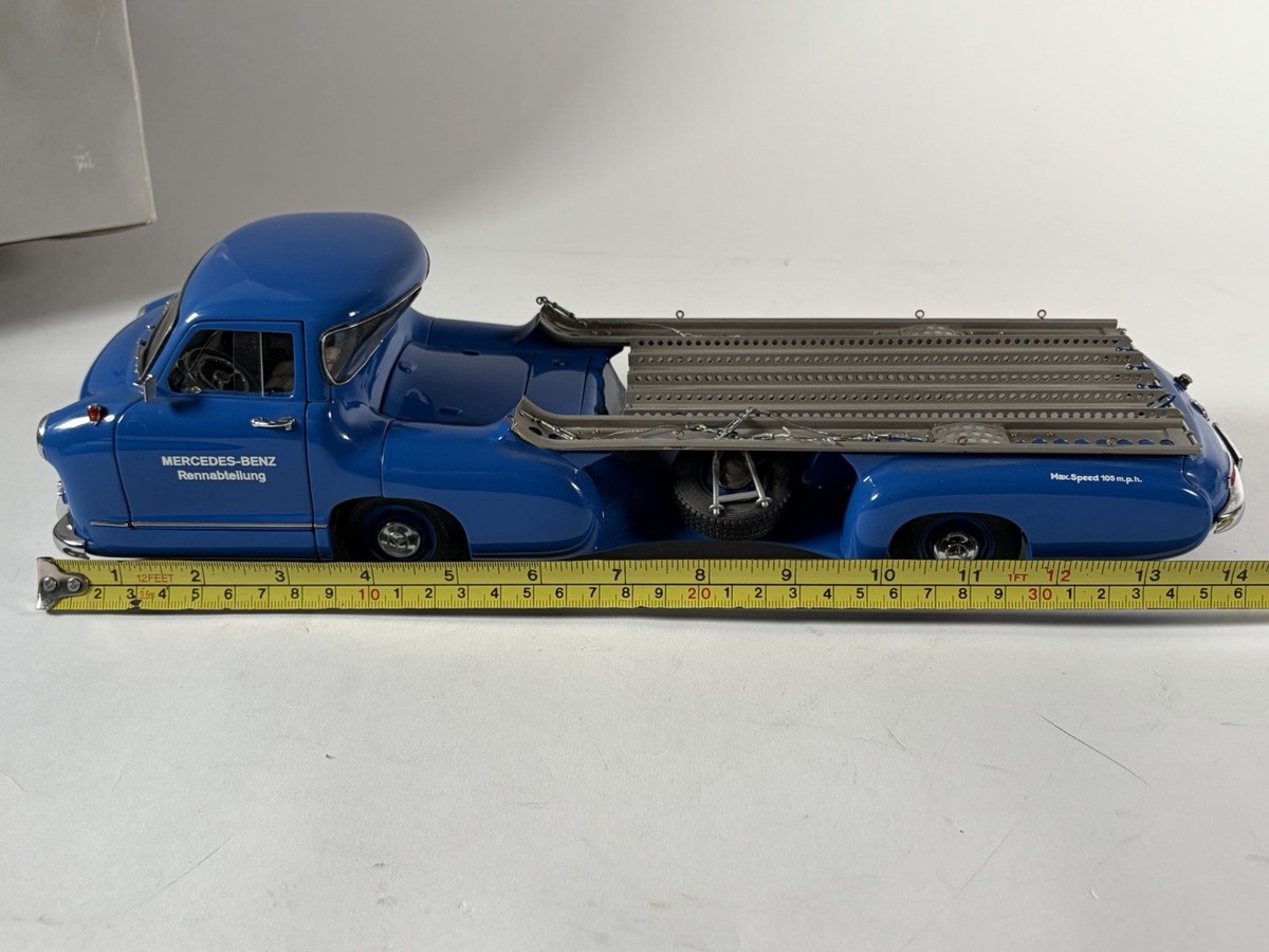 CMC 1:18 Mercedes Benz Renntransporter Blue Wonder M-036 1954/55