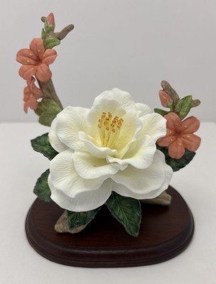 HOME INTERIORS MASTERPIECE BONE CHINA MARY'S FLORAL COLLECTION 89830 W/WOOD BASE