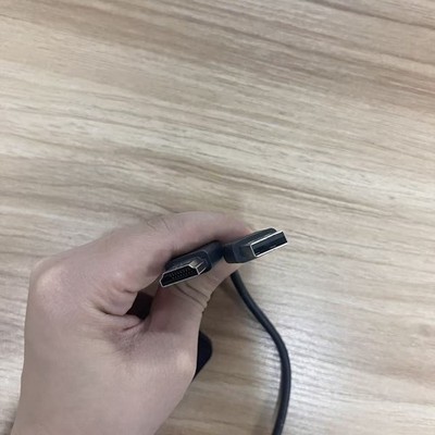 1pc Microsoft Wireless Display Adapter 4K UTH-00001 - Model 1942