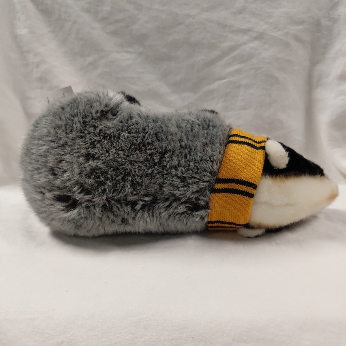 Harry Potter Hufflepuff Badger Plush Wizarding World Universal Studios w/Scarf 