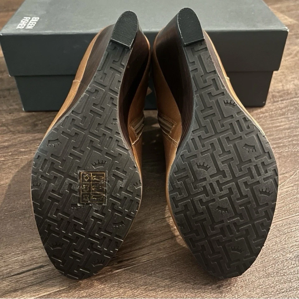 Elaine Turner Brown Leather Ankle Boot with Gold Chain Women’s Size 6.5 M - Image 4 of 4