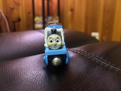 Thomas Tank Engine Thomas Goes to Breakfast 2003 COLLECTOR'S CARD INCLUDED