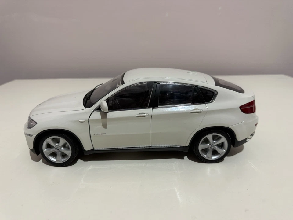 BMW X6 1/8 Welly - Immagine 2 di 4