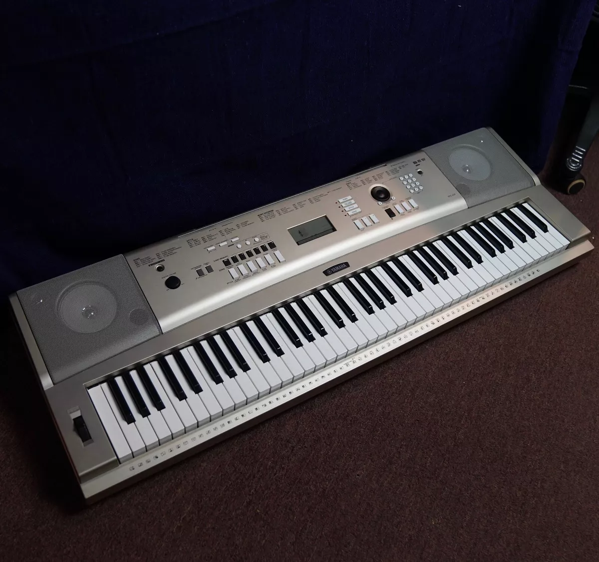 Piano yamaha ypg 235 deals