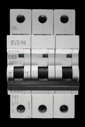 MEM EATON 63 AMP CURVE C 10kA TRIPLE POLE MCB CIRCUIT BREAKER MCH363