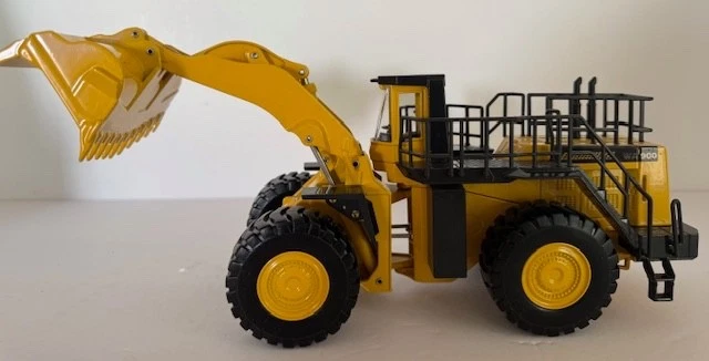 1:50 Komatsu WA900-3 Advance Wheel Loader Diecast By Joal - Image 2 of 4
