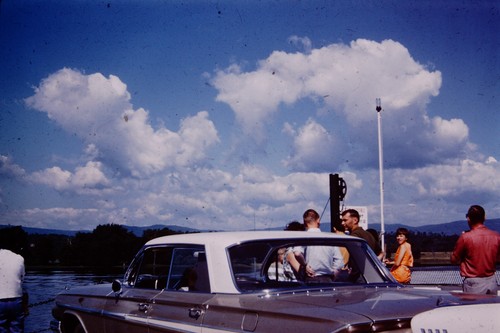 1960s People Car Lake Kodachrome  Slide CF-D - 第 1/1 張圖片