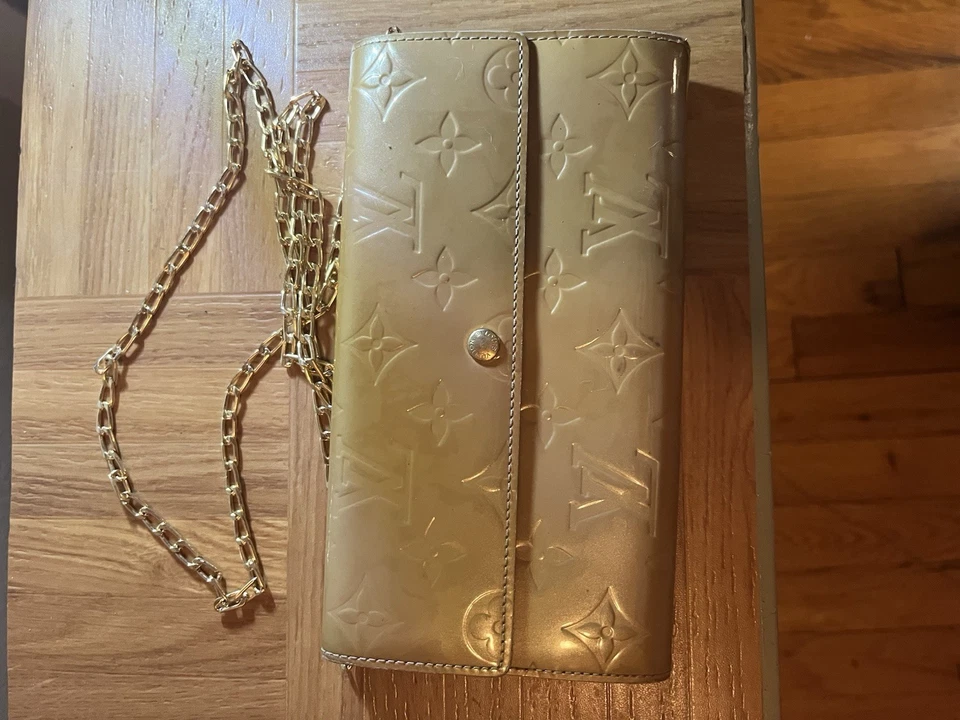 Auténtica Cartera LOUIS VUITTON Vernis Portefeuille Sarah Beige LV con la cadena Foto 3 de 4