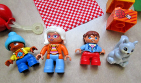 Lego DUPLO My Town Birthday Picnic 10832 Retired 2017 w/ Box +Minifigs *READ*