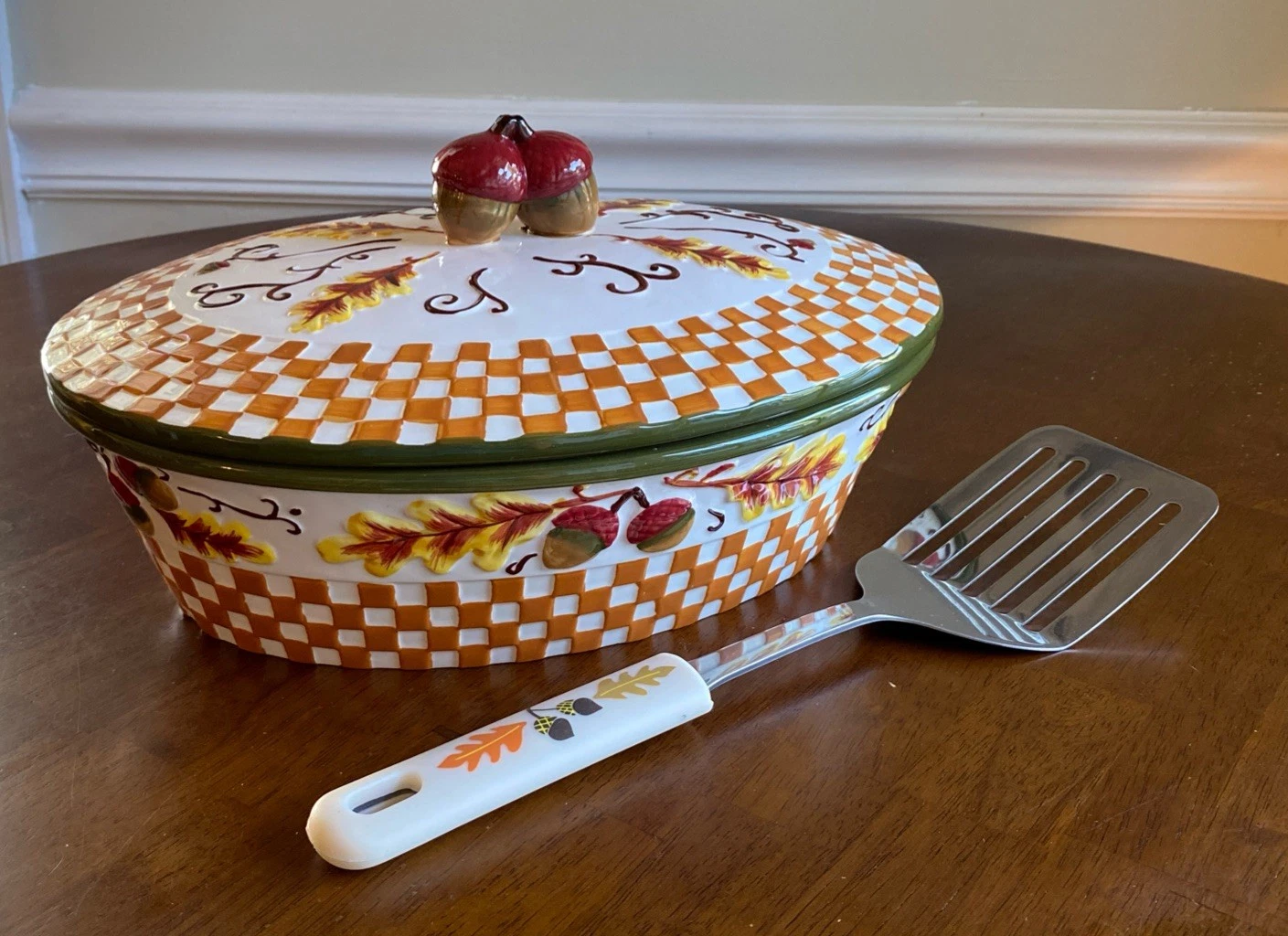 Temp-tations by Tara Fall Harvest 2 QT Baking Dish w/ Cover-Casserole & Spatula
Opens in a new windo