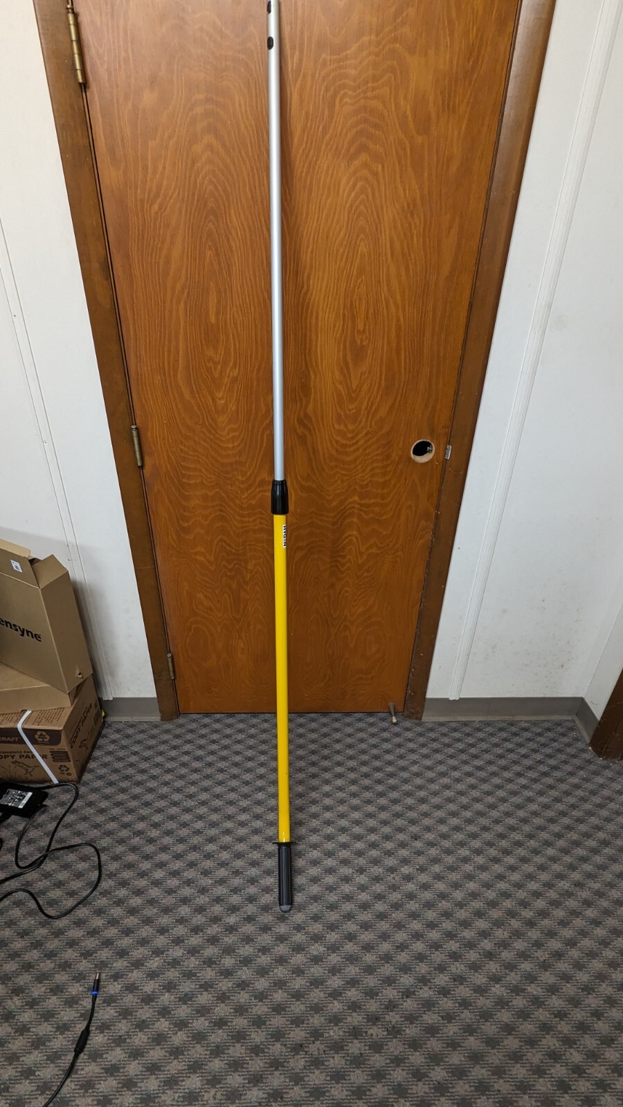 Rubbermaid Q755 Hygen 4'6' QuickConnect Extension Pole, Yellow