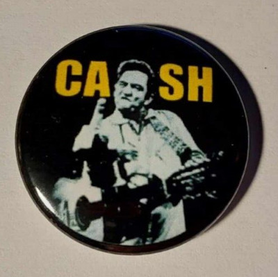 1x Johnny Cash Middlefinger Button Rock´n´Roll Folk Rockabilly Punk Psychobilly