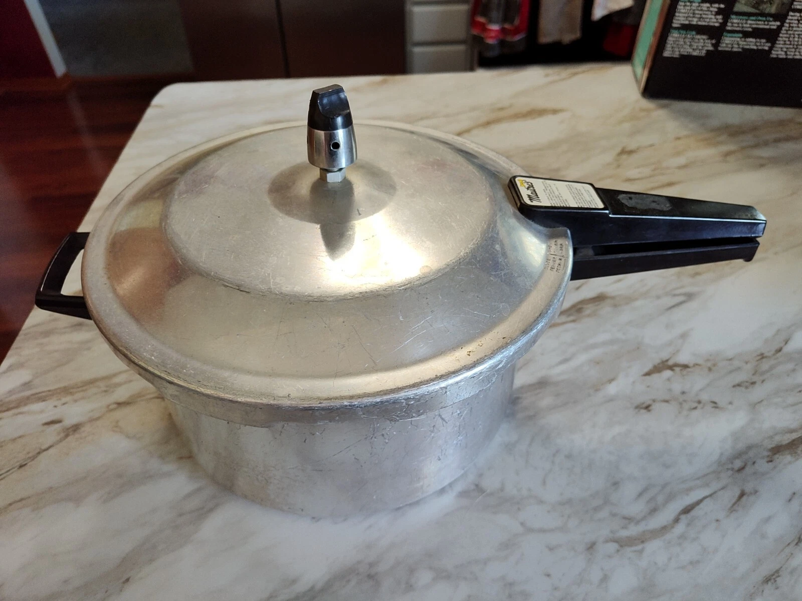 MAITRE'S PRESSURE COOKER 6 US QTS 5.7 L STOVE TOP USE