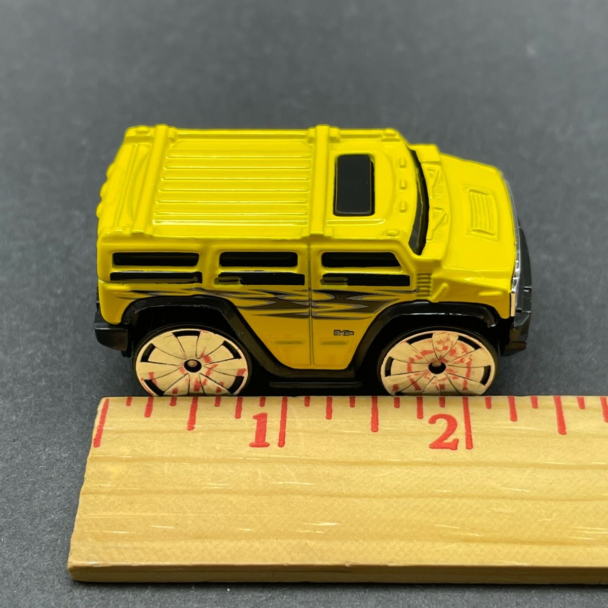 HOT WHELLS   ハマー Amazon.com: Hot Wheels Hummer H2 SUT 1:64 Scale Die-Cast