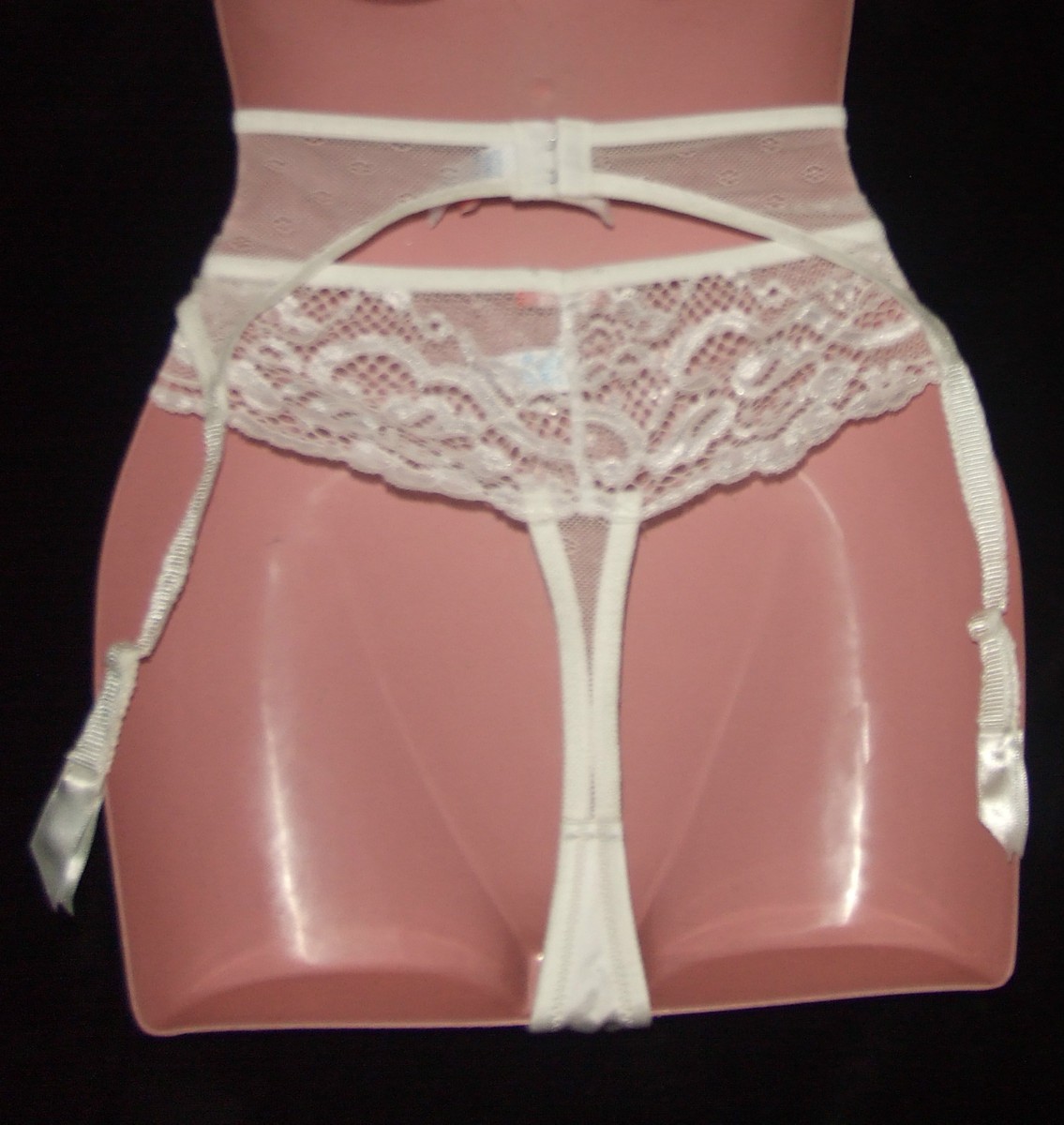 PORTE JARRETELLE TRIUMPH TAILLE S MODELE BEAUTIFUL SPOTLIGHT REF 10124698 NACRE