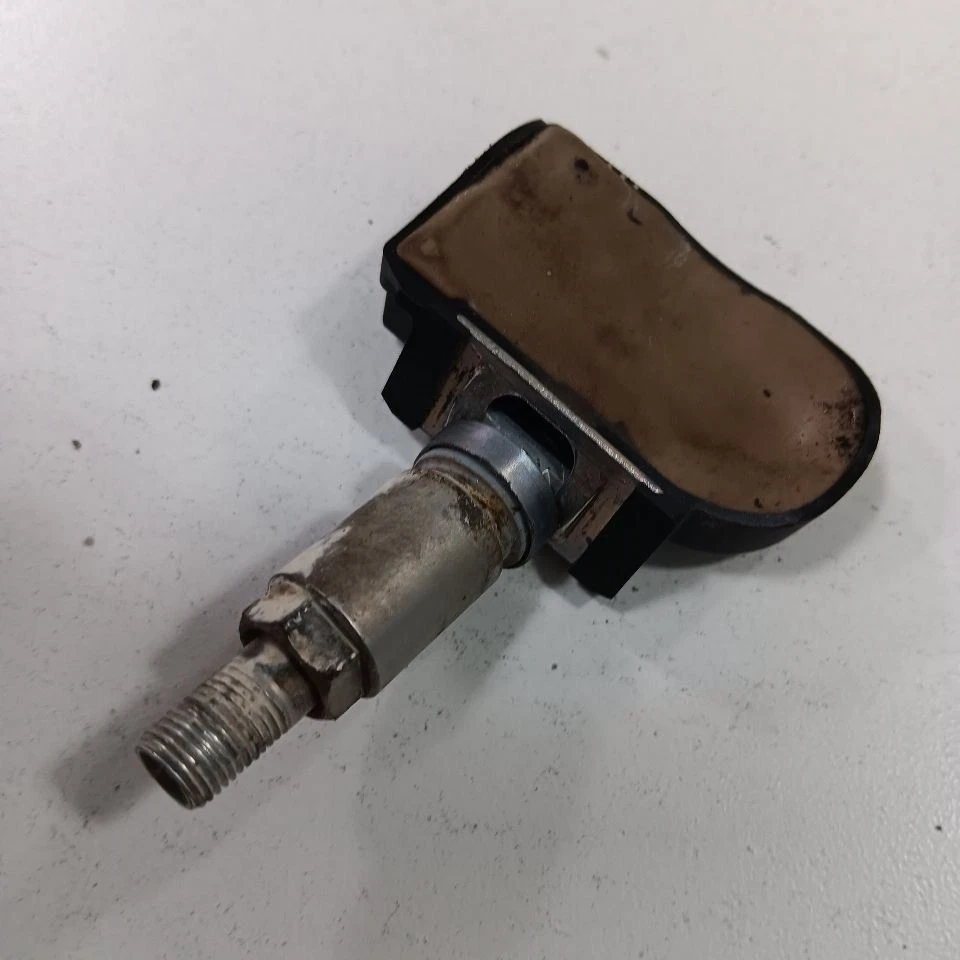 Sensor sistema monitor presión neumáticos Hyundai Accent TPMS 2017 2016 2015 2014 2013 Foto 2 de 4