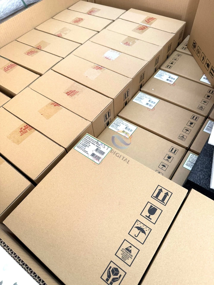 Lacie Seagate STMF1000400 Rugged Mini 1TB USB 3.0 Type-C Portable External SSD - Image 4 of 4