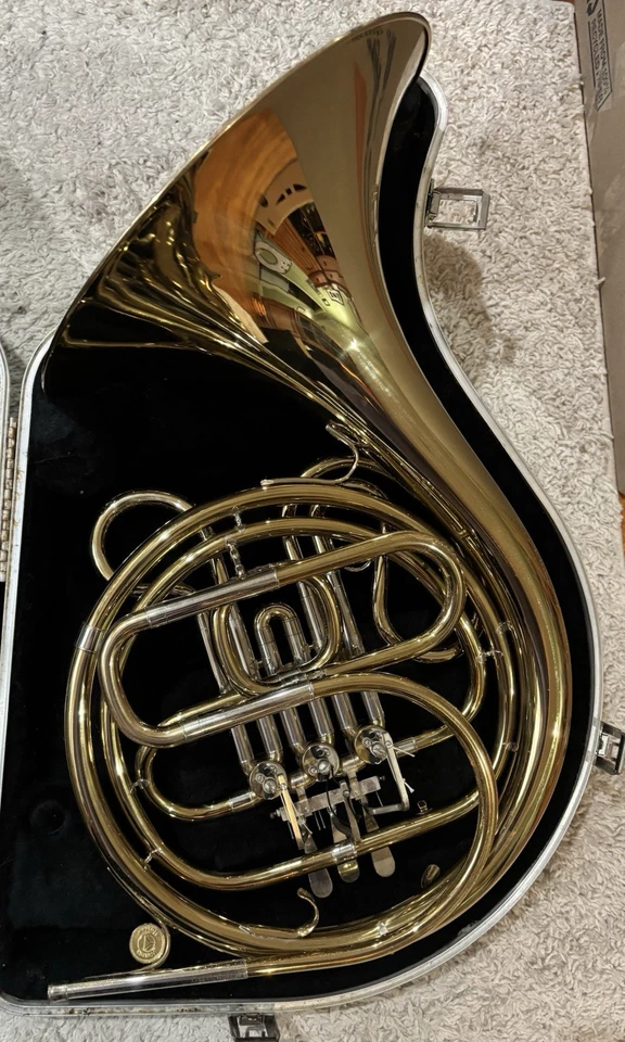 Cuerno francés Holton H602 con estuche Foto 3 de 4