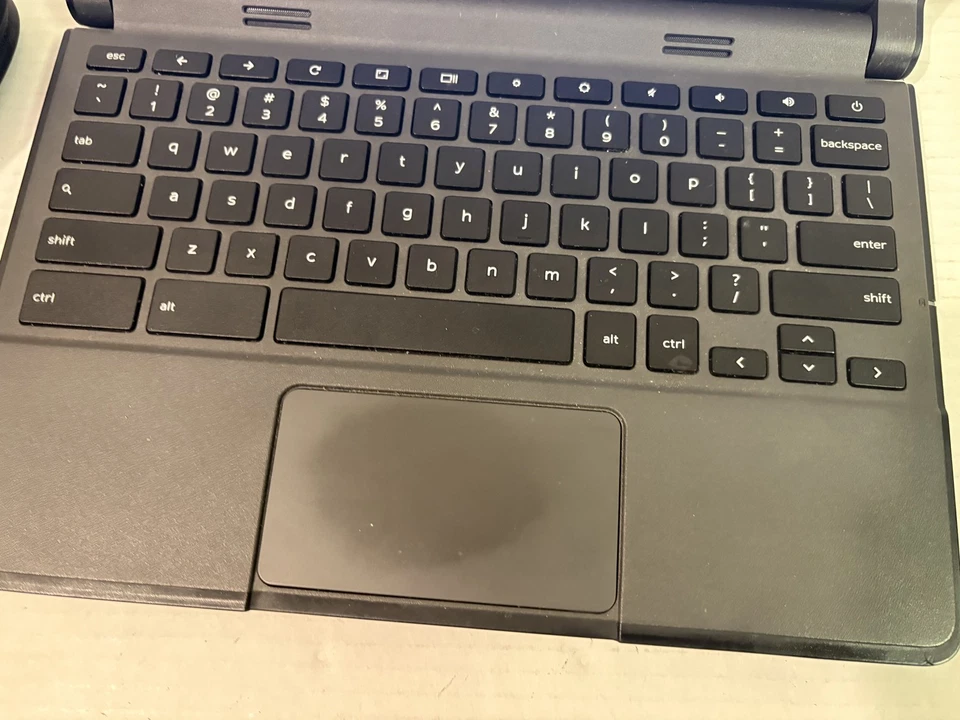 Laptop Dell Chromebook Candy C2A 11.6" Intel 4GB 16GB SSD N2840 Cargador Incluido Foto 2 de 4