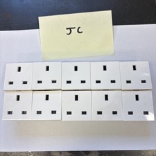 5 721 11 Legrand Arteor British 2P+E White 1 Gang Plug Socket Insert